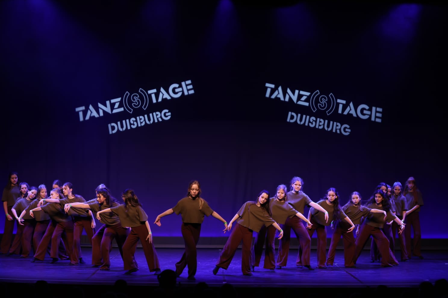 Tanz AG 3 mit Logo