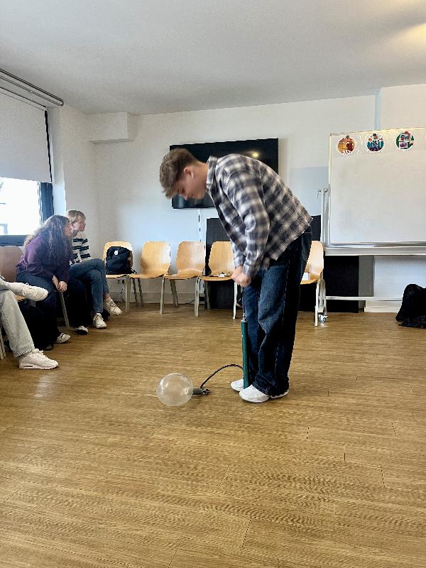 44A29672 FD6C 4508 8087 7DC6AD04C18E 1 201 a web